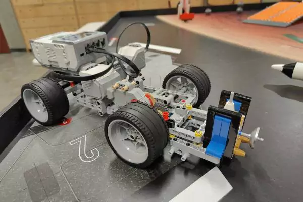 https://www.tfo-bruneck.it/wp-content/uploads/2023/10/thumbs_41.-Foerderkurs-Lego-Mindstorms-3.jpg